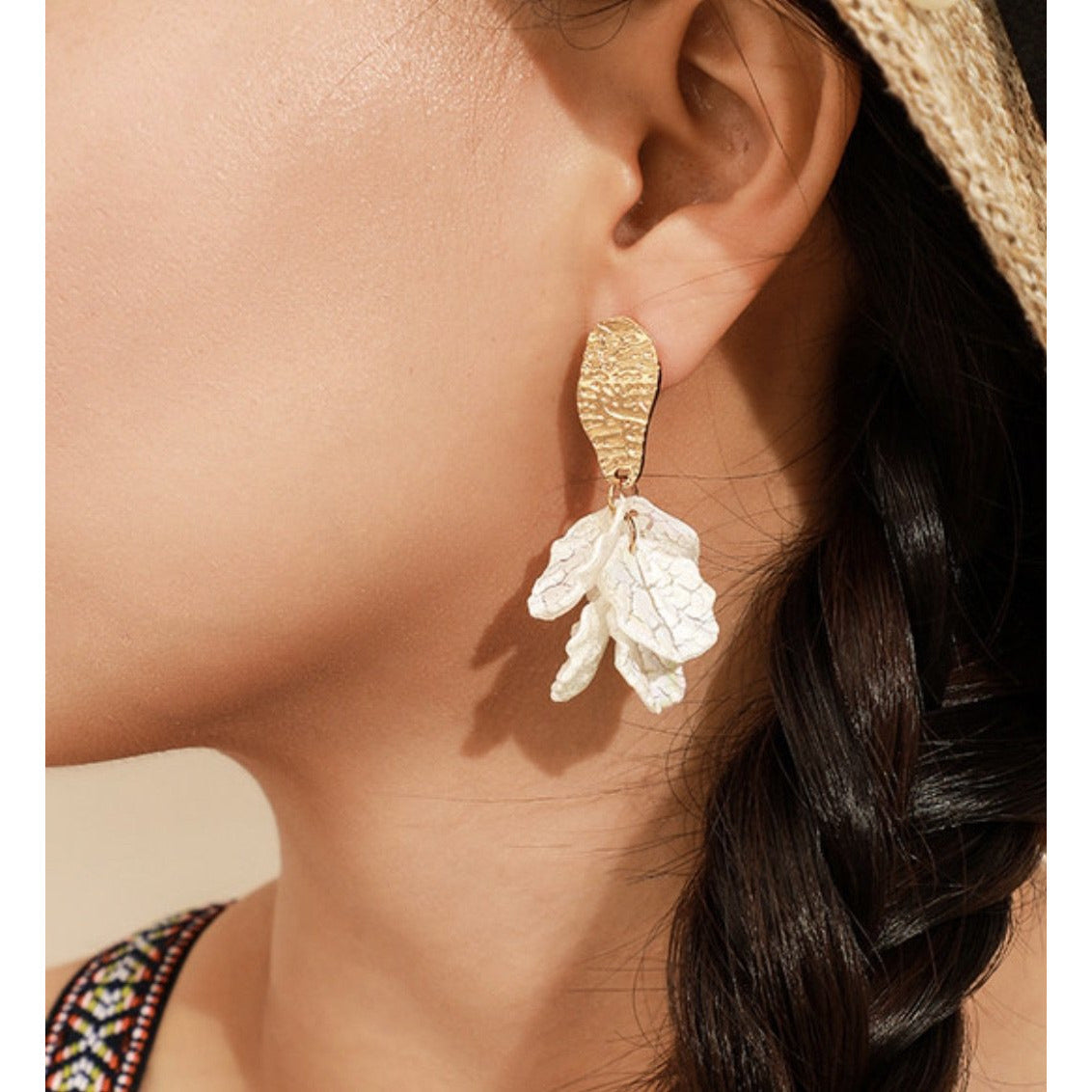 White Shell Cracked Earrings