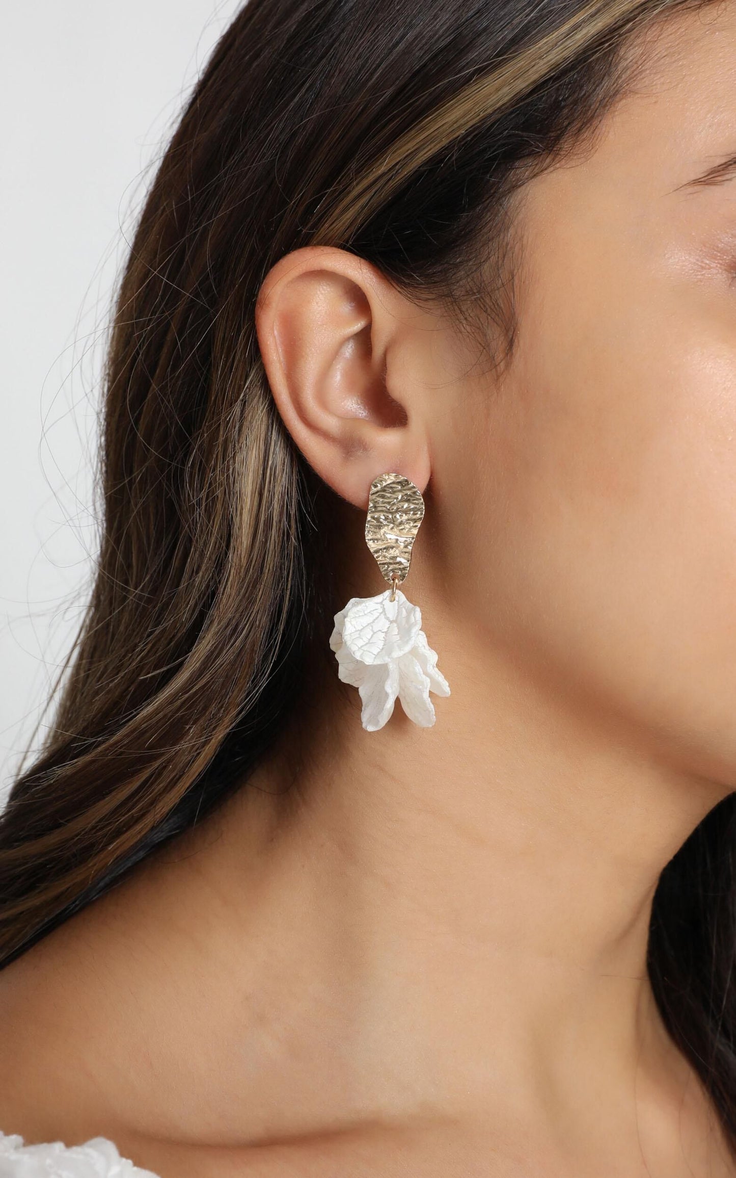 White Shell Cracked Earrings
