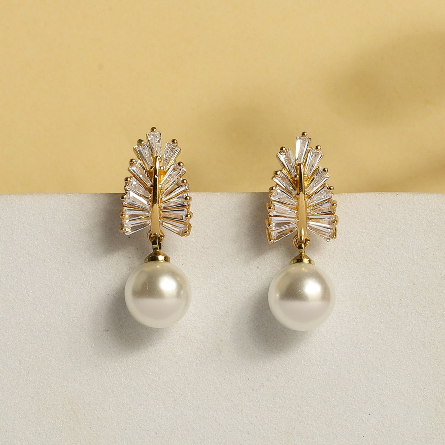Mellony Crystal Pearl Earrings