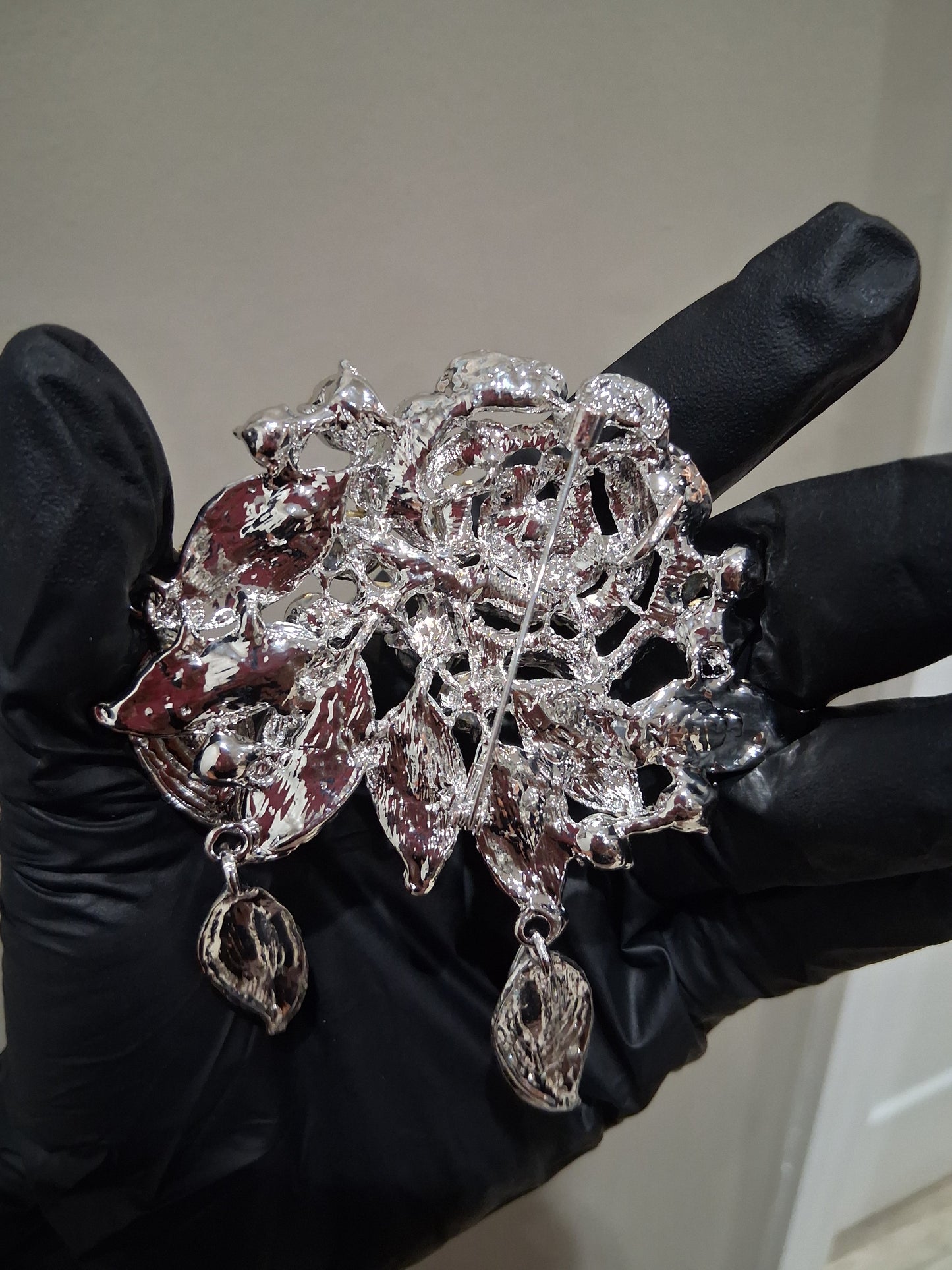 Rosa Rhinestone Brooch