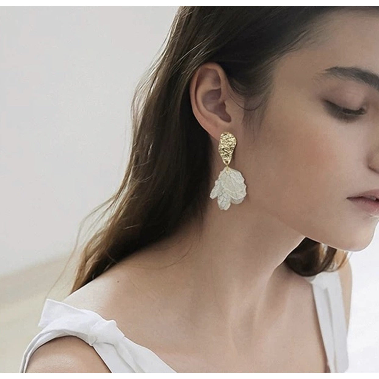 White Shell Cracked Earrings
