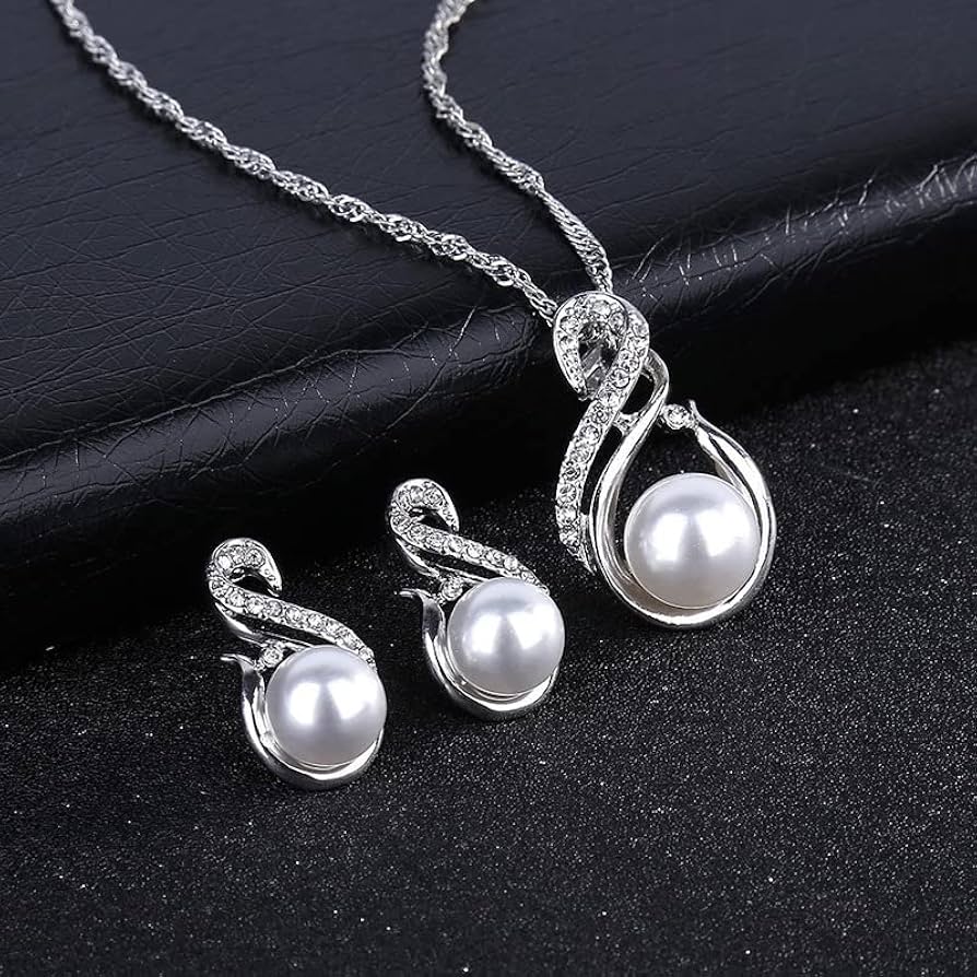 Hannah Necklace Set