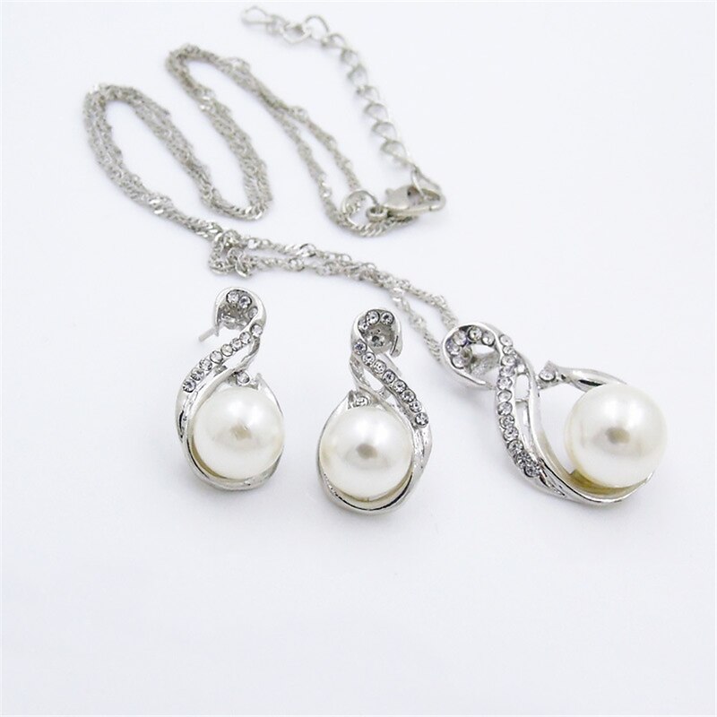 Hannah Necklace Set
