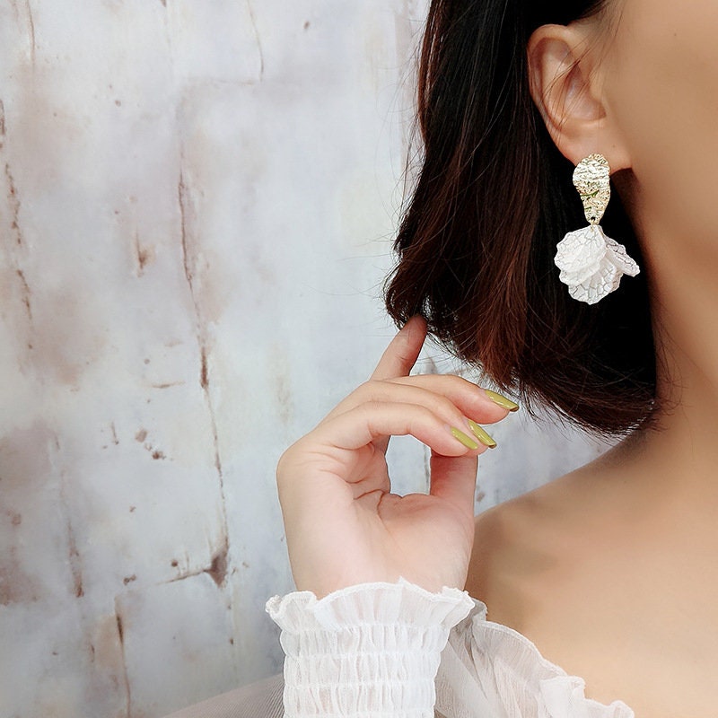 White Shell Cracked Earrings