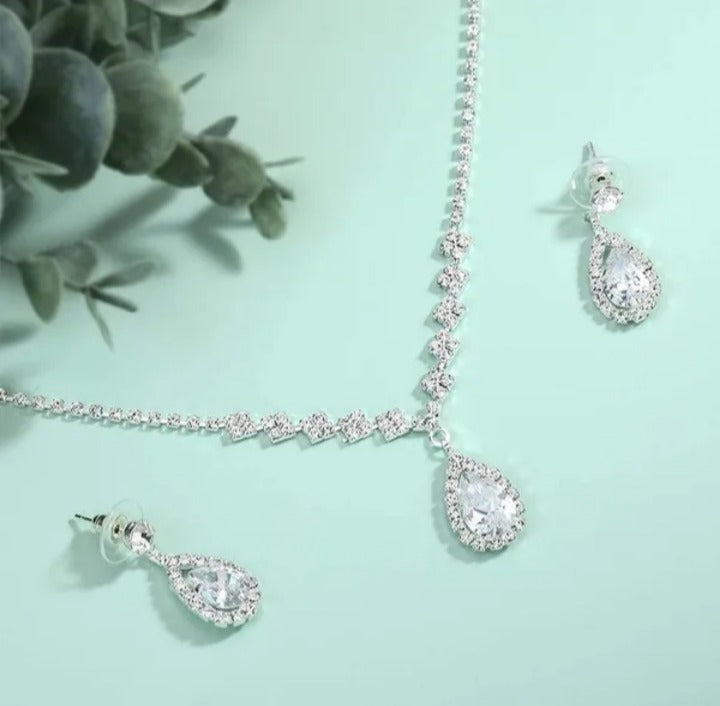 Bernet Necklace Set