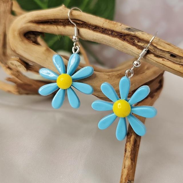 Resin Daisy Flower Earrings