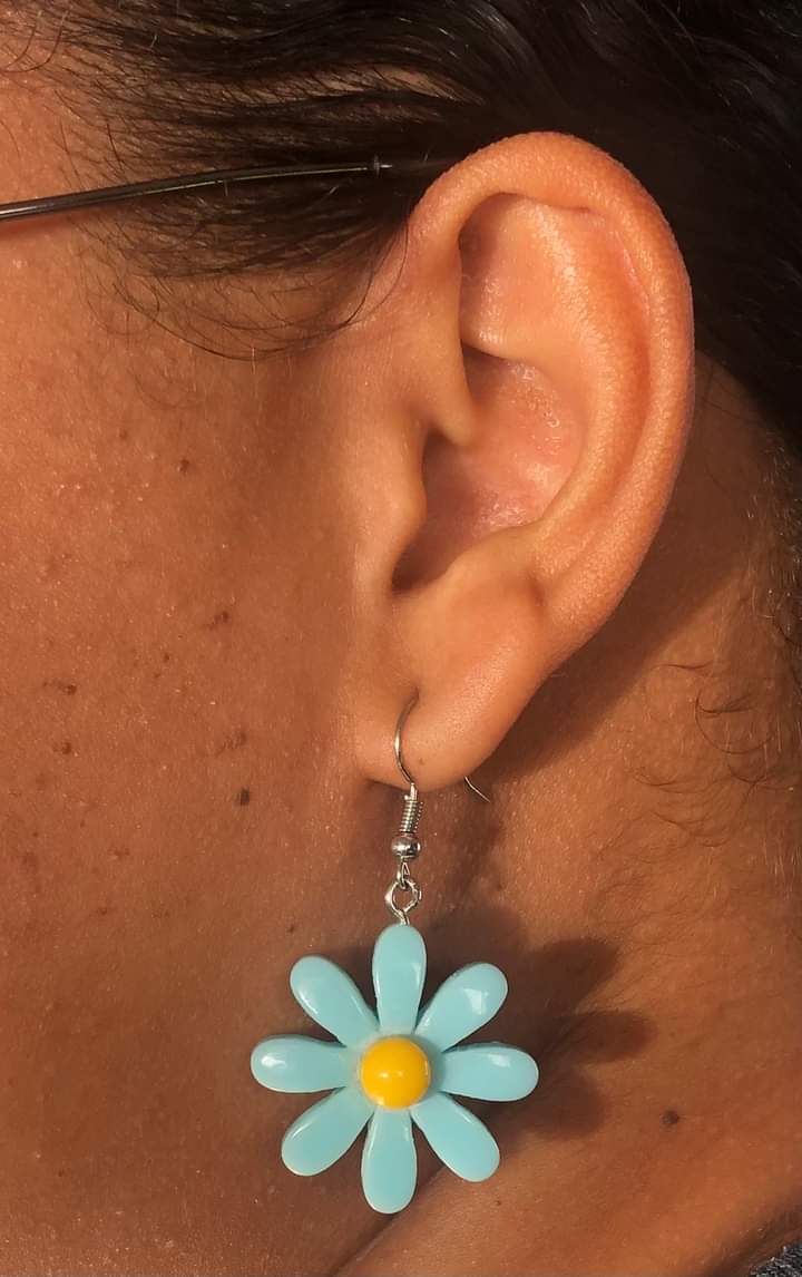 Resin Daisy Flower Earrings