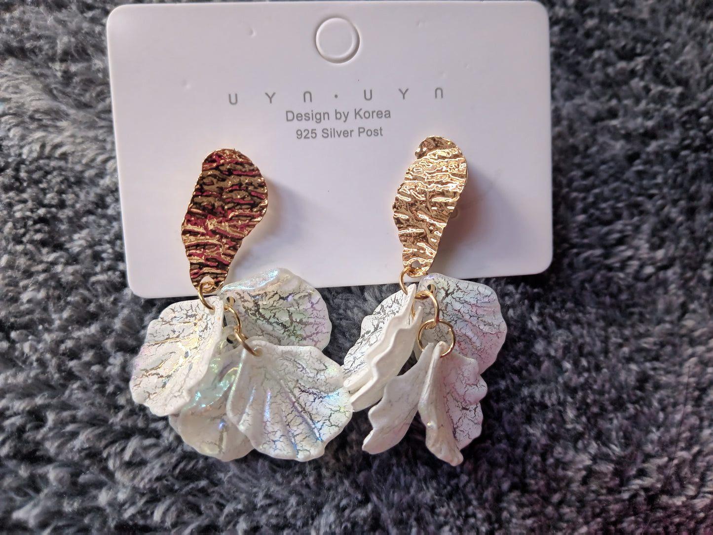 White Shell Cracked Earrings