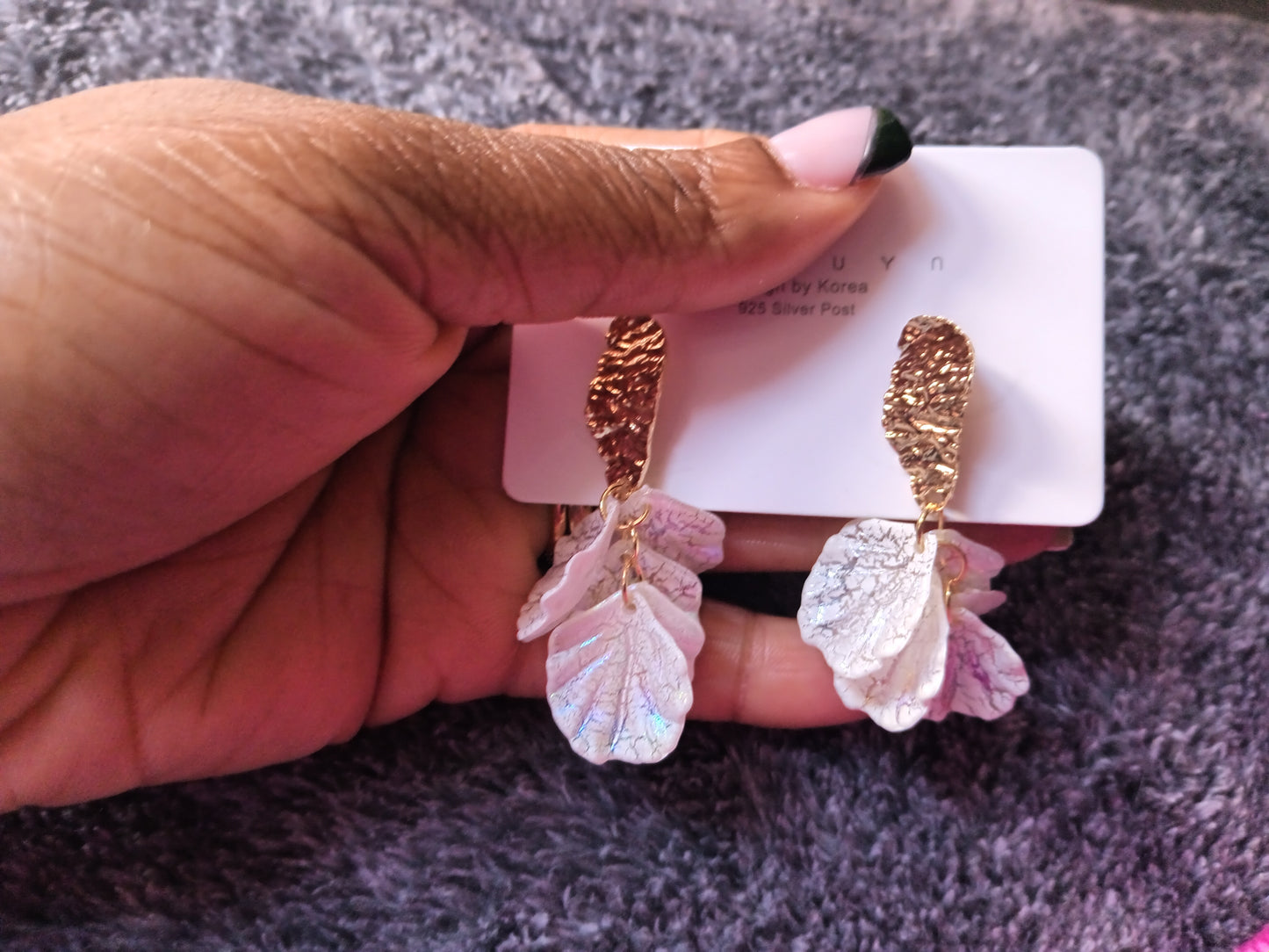 White Shell Cracked Earrings