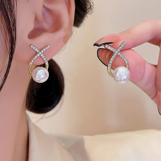 Robyn Pearl Earrings