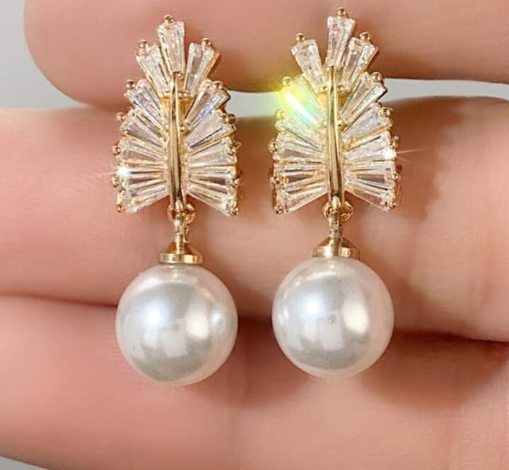 Mellony Crystal Pearl Earrings