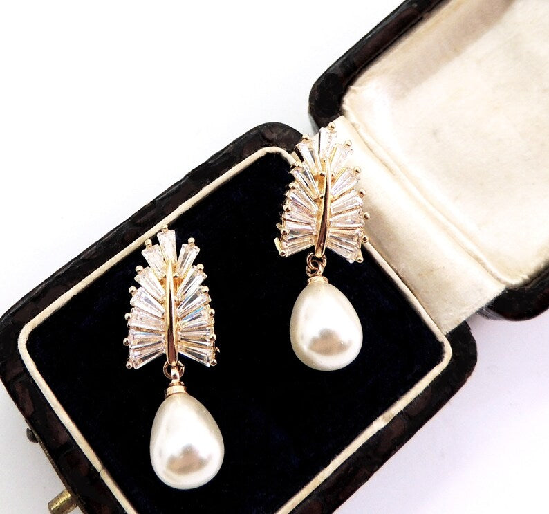 Mellony Crystal Pearl Earrings