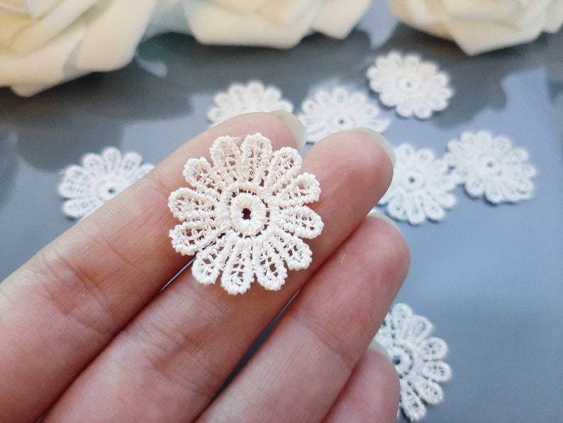 Daisy Lace Trim