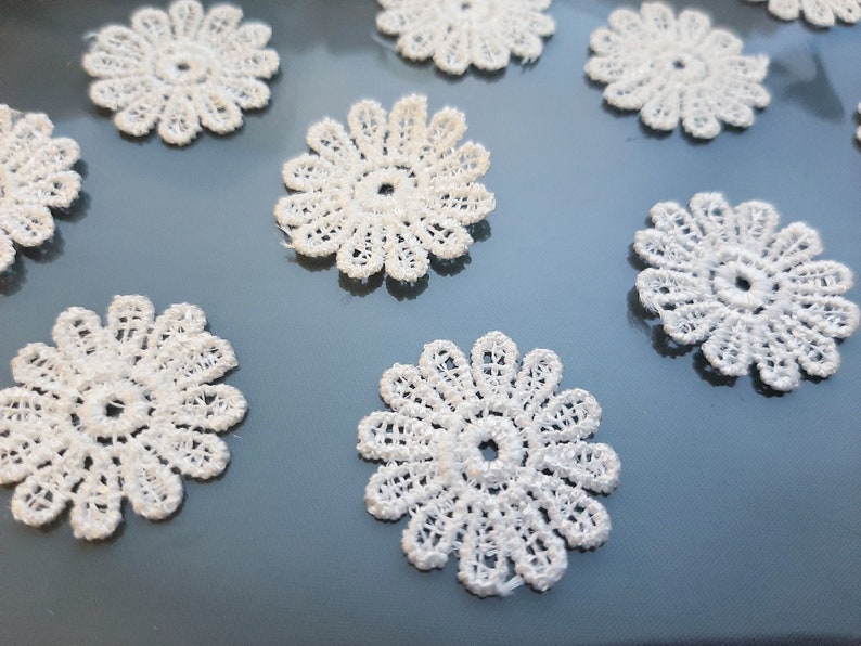 Daisy Lace Trim