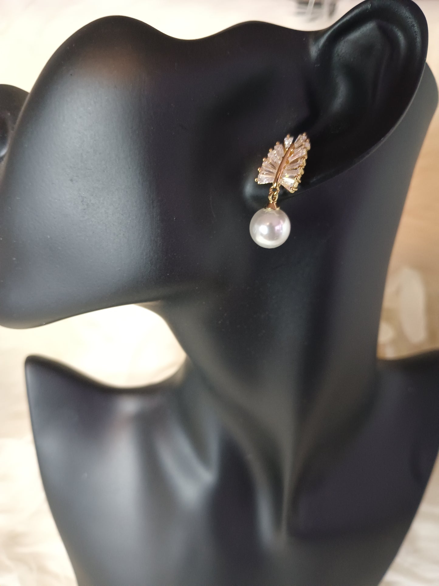 Mellony Crystal Pearl Earrings