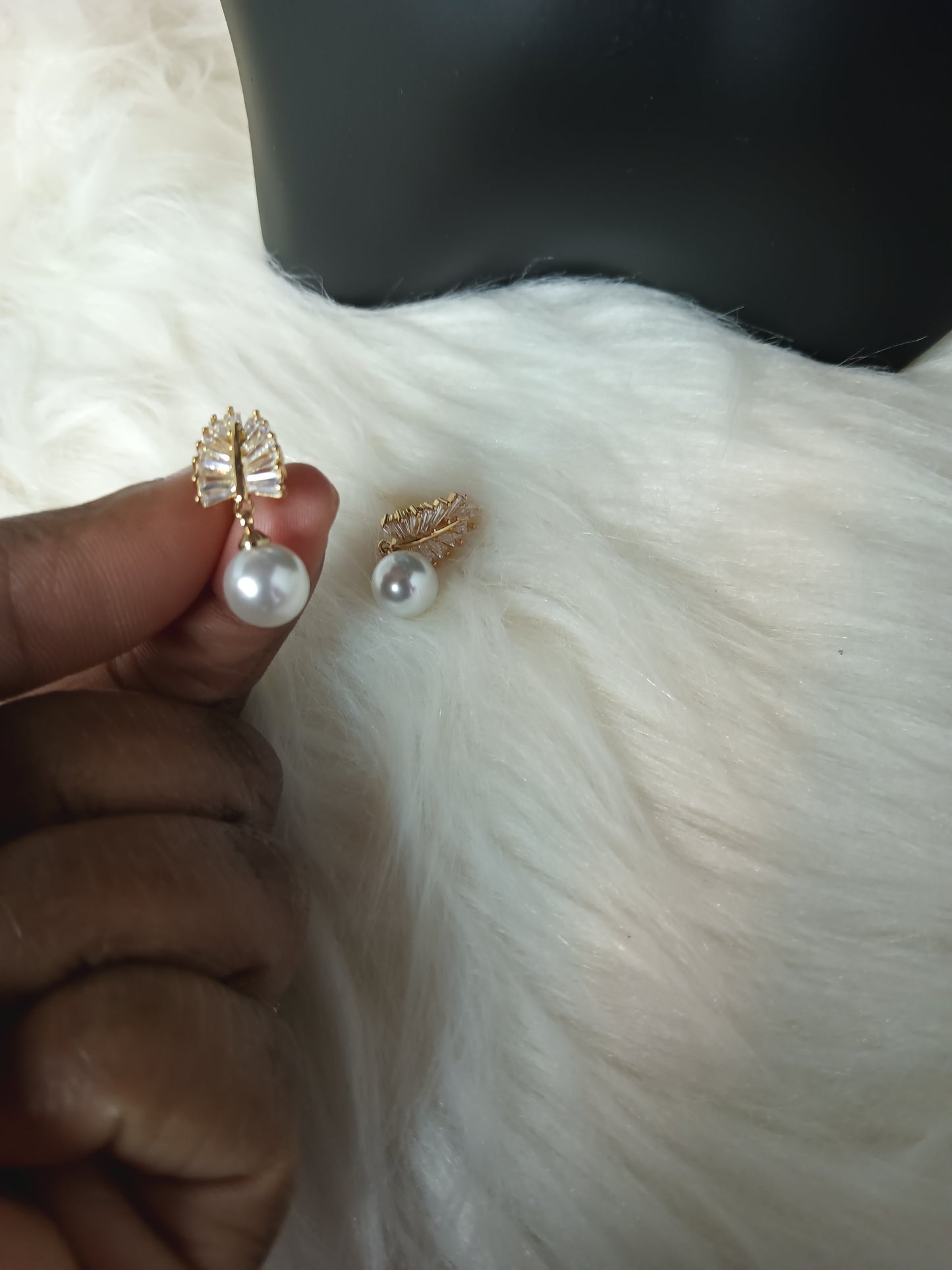 Mellony Crystal Pearl Earrings