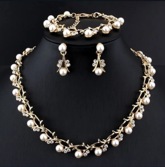 Wonda Necklace Set